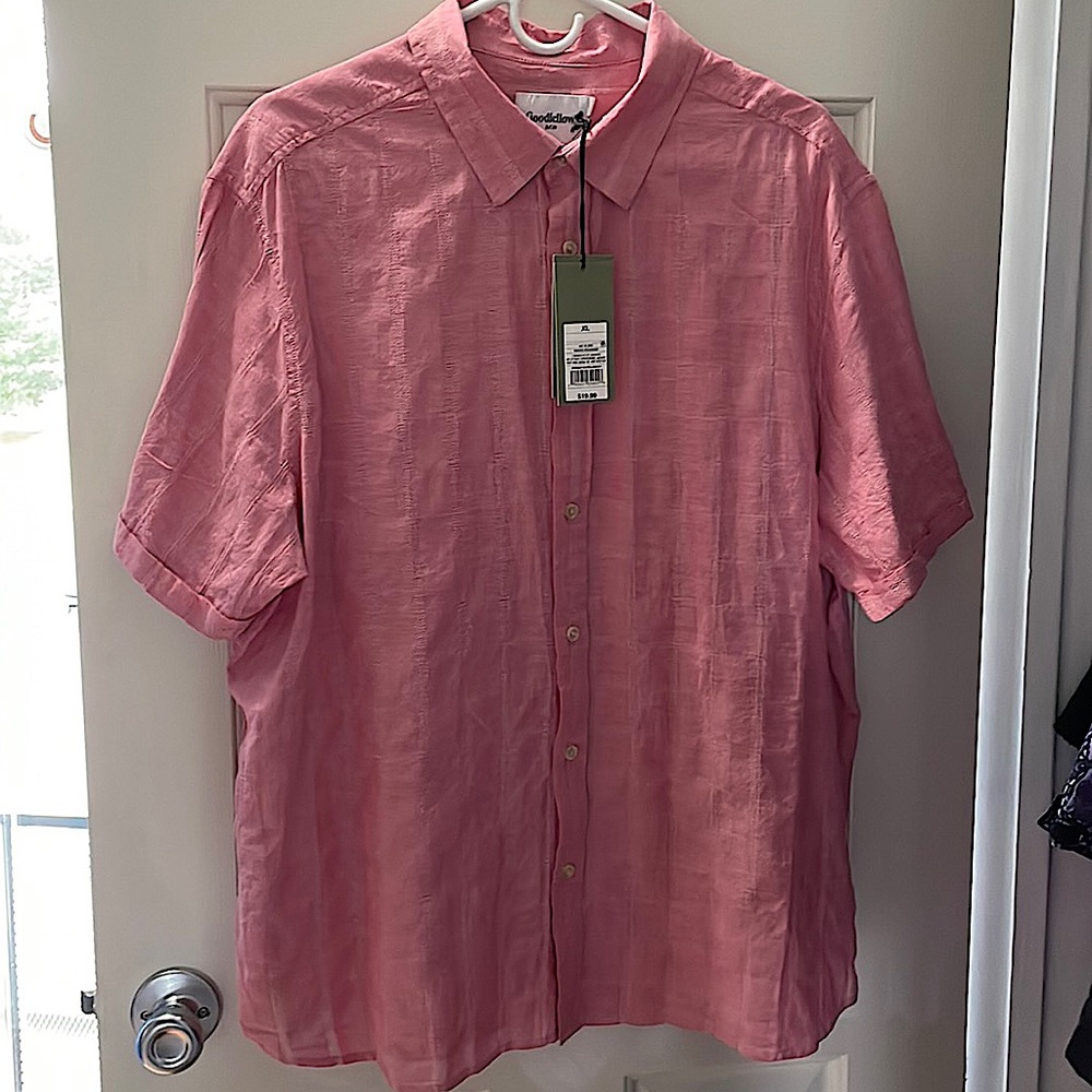 Men’s short sleeve button up shirt New with tags